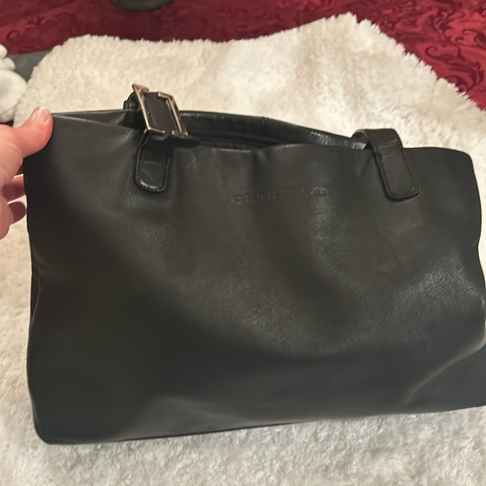 ADRIENNE VITTADINI LARGE LIGHTWEIGHT SOFT LEATHER HANDBAG CHROME NWT-like new
